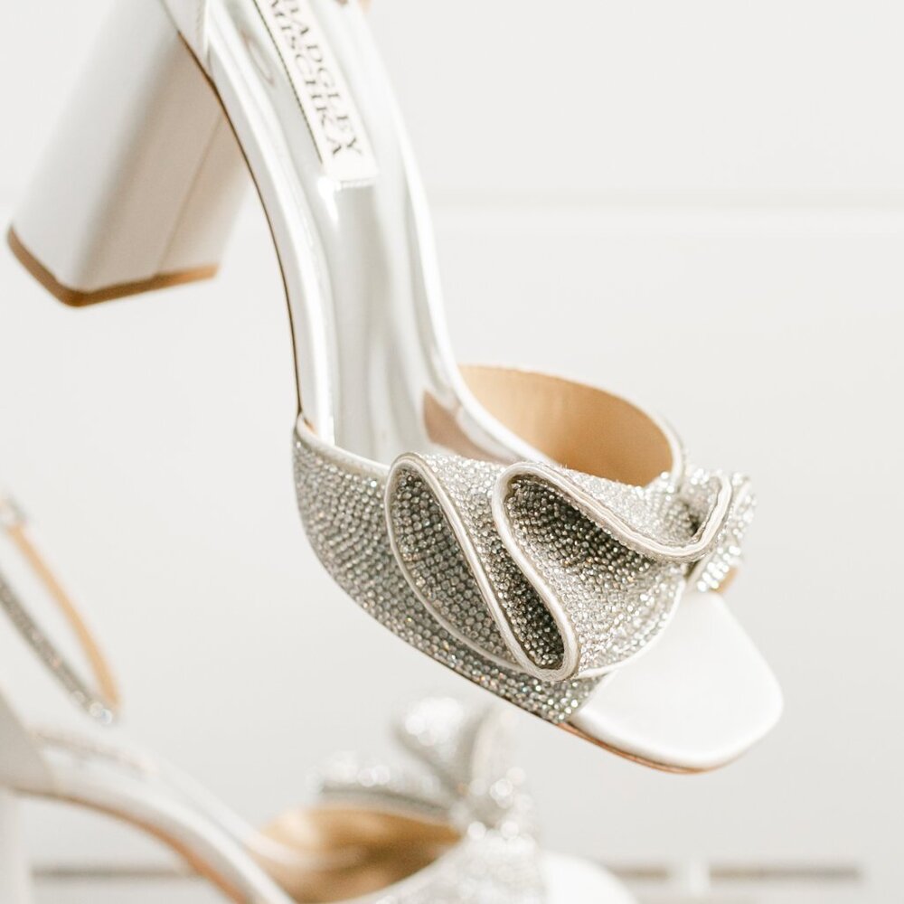 Badgley Mischka Poppy Wedding Block Heel Soft White 6 New Box Crystal - Picture 3 of 16